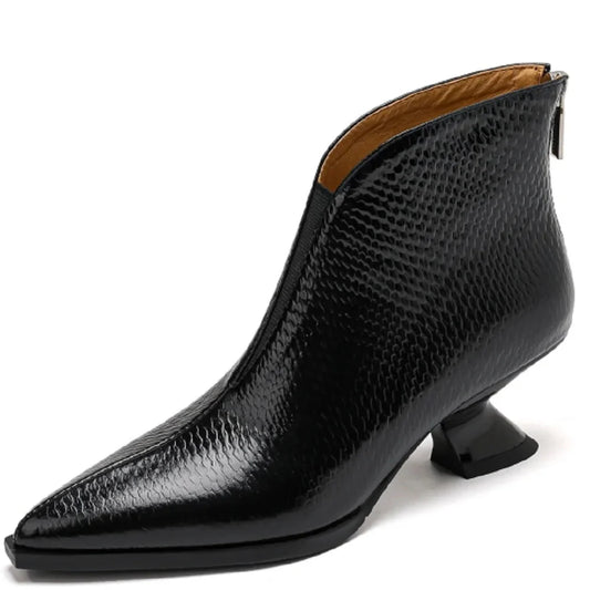 The Tariel Pointed Toe Leather Boots